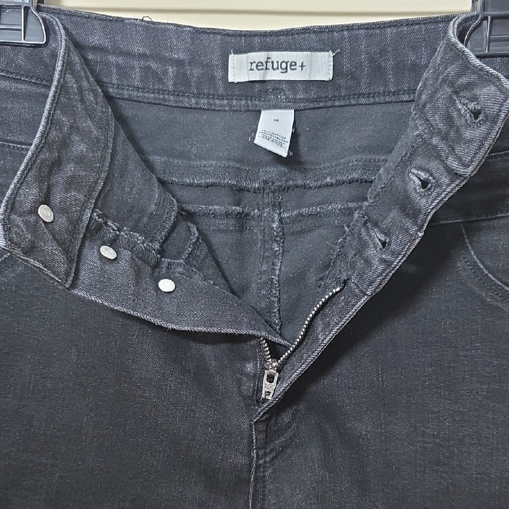 Refuge Black Wash High Waist Jean Shorts - Picture 3 of 8